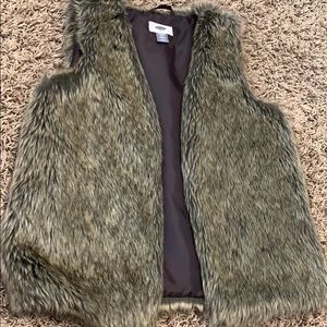 Faux fur vest kids size x large (14)